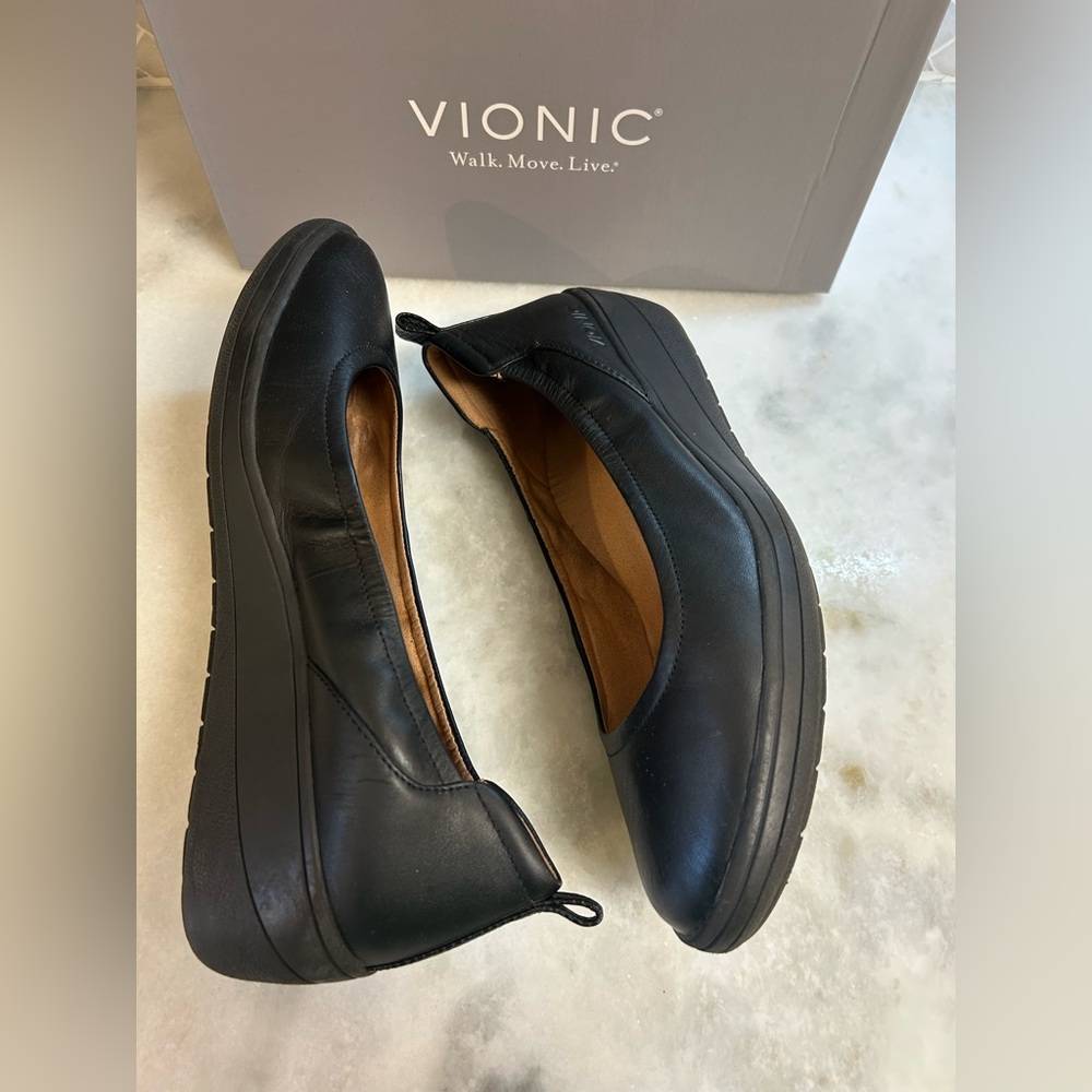 Vionic Jacey Women's Leather Slip-on Wedge Shoe. Black. Women’s US size 10 - Picture 2 of 10